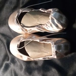 Capezio Pointe Shoes M 1136W Size 10.5W 3 .50